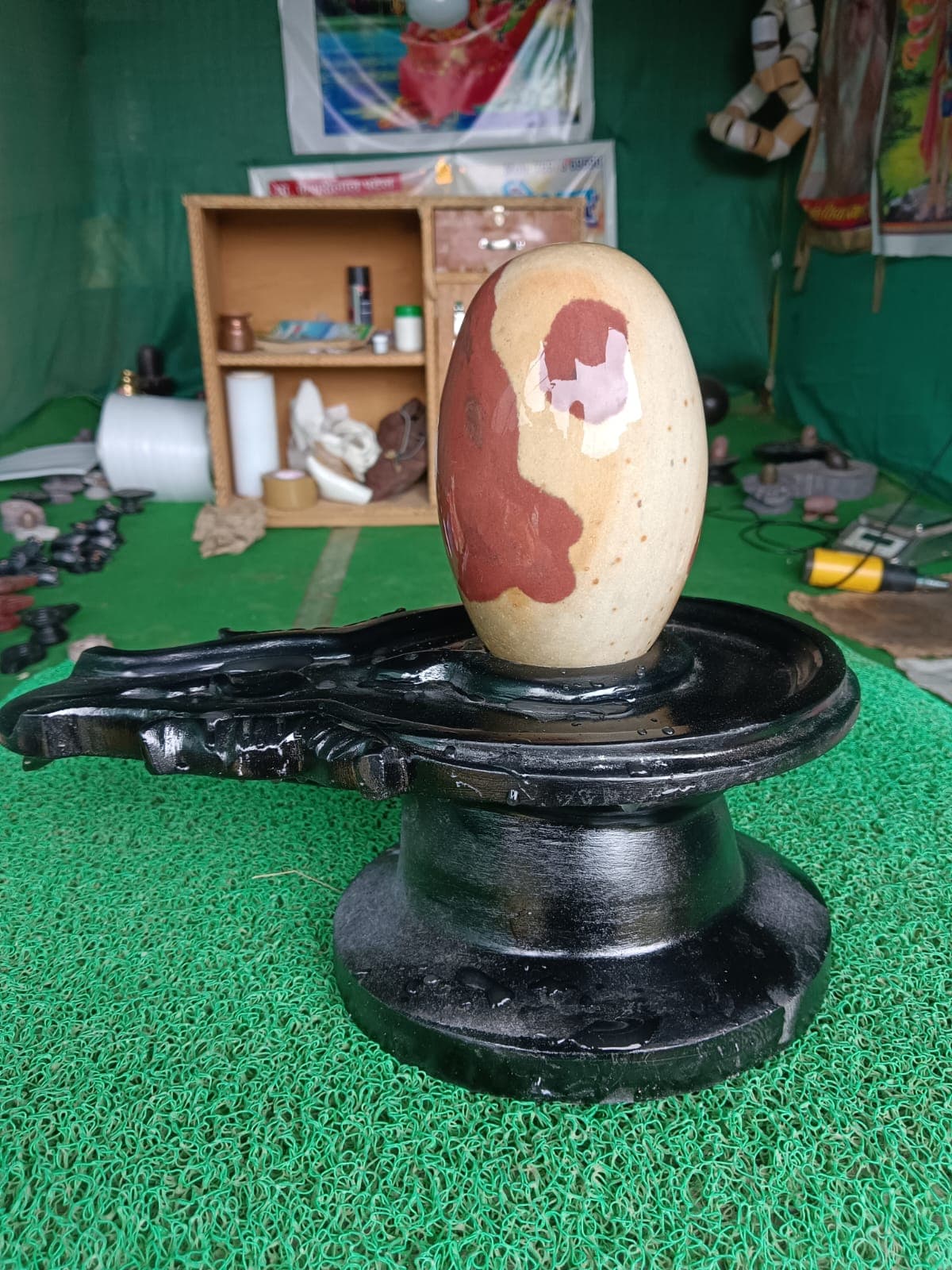 Two-tone cream and rust Narmadeshwar Shivling showing natural Narmada river stone patterning